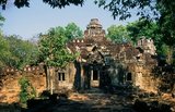 Ta Som was built at the end of the 12th century for King Jayavarman VII and is dedicated to his father Dharanindravarman II who was King of the Khmer Empire from 1150 to 1160.